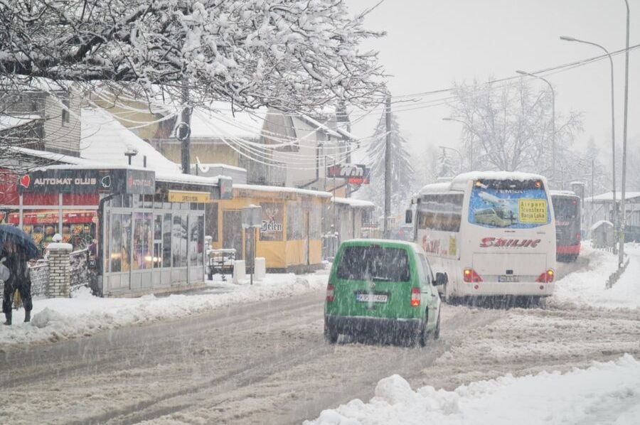 Banja Luka okovana snijegom: Ulice neočišćene, vozači bijesni na gradske službe