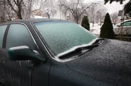 Ovaj trik olakšava da se vozilo zagrije za 10 minuta