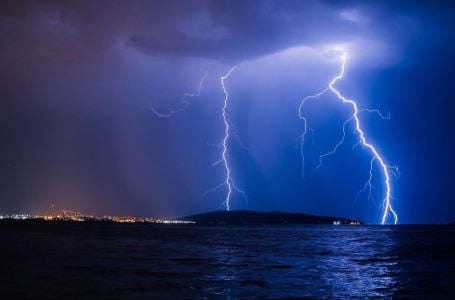 Hrvatska na udaru stravične oluje: Na snazi crveni meteoalarm