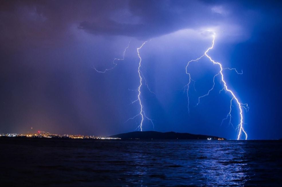 Hrvatska na udaru stravične oluje: Na snazi crveni meteoalarm