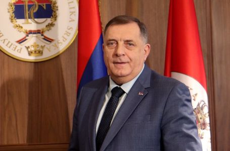 Dodik čestitao Novu godinu: Da jedni drugima pružamo ruku, a ne podmećemo nogu