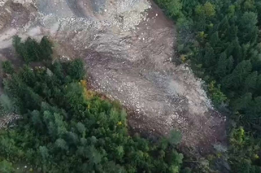 ALARMANTNO: Na lokalitetu 'Curine njive' uočene duboke pukotine, a iznad...