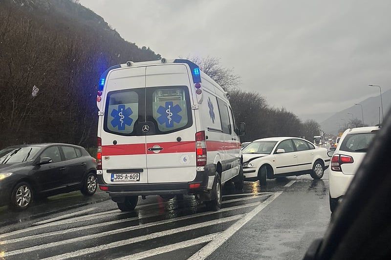 Mostar: Zbog saobraćajne nesreće stvorene velike gužve na cesti M-17