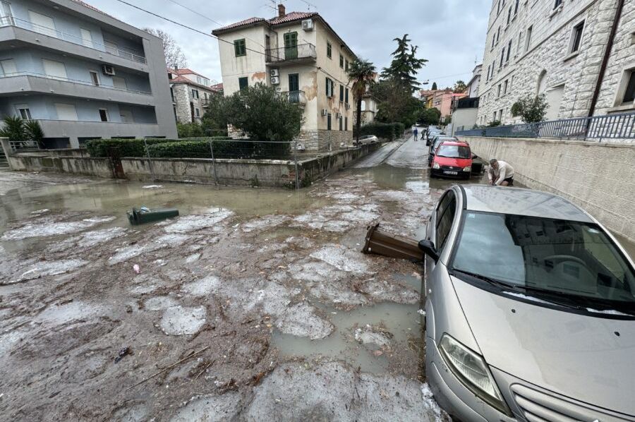 Nevjerojatna poplava u regionu: Najteže je na izlazu iz grada (FOTO)