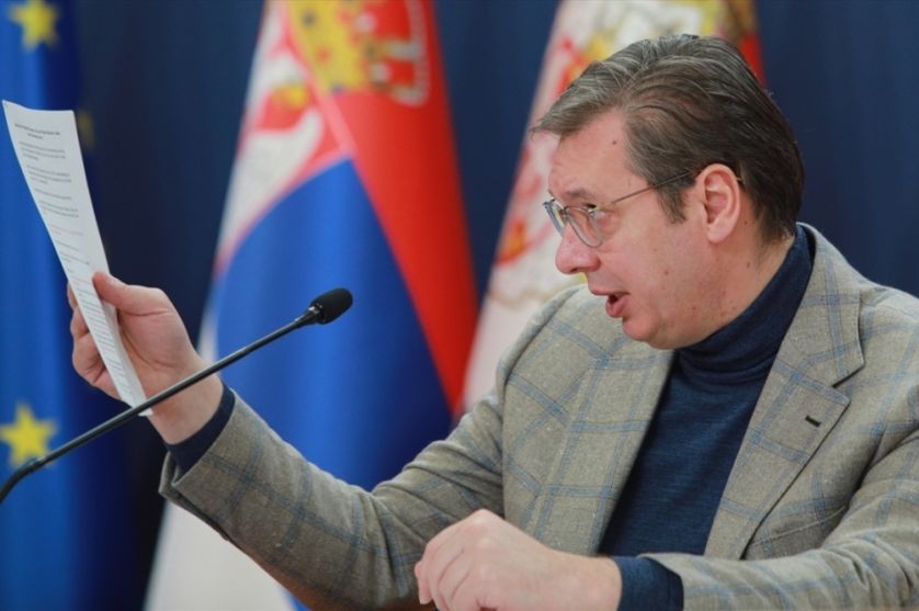 VUČIĆ I DALJE OBMANJUJE JAVNOST I SAMOG SEBE: Tvrdi da je na protestu u Beogradu bilo upola manje...