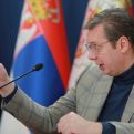 VUČIĆ I DALJE OBMANJUJE JAVNOST I SAMOG SEBE: Tvrdi da je na protestu u Beogradu bilo upola manje...