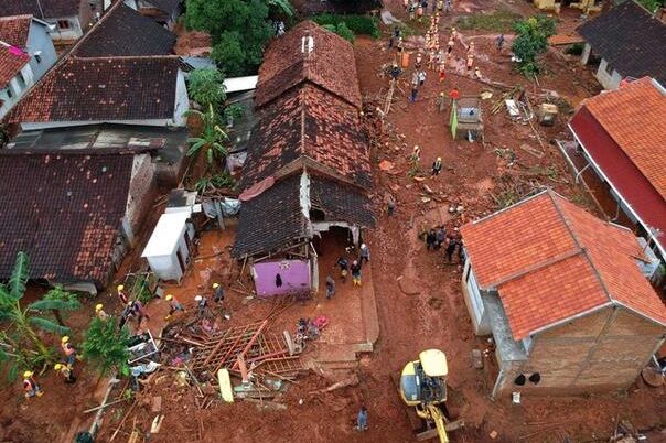 Padavine izazvale klizište u Indoneziji, poginulo 16 ljudi, povrijeđeno 10