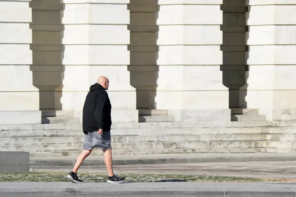 Muškarac se na Trumpovoj inauguraciji pojavio u dukserici, šorcu i patikama: O kome je riječ