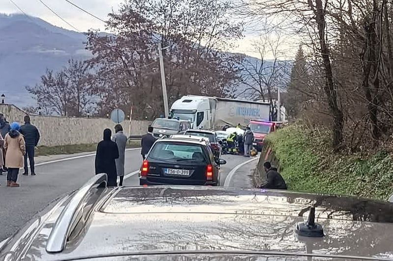 Teška saobraćajna nesreća kod Konjica, više povrijeđenih