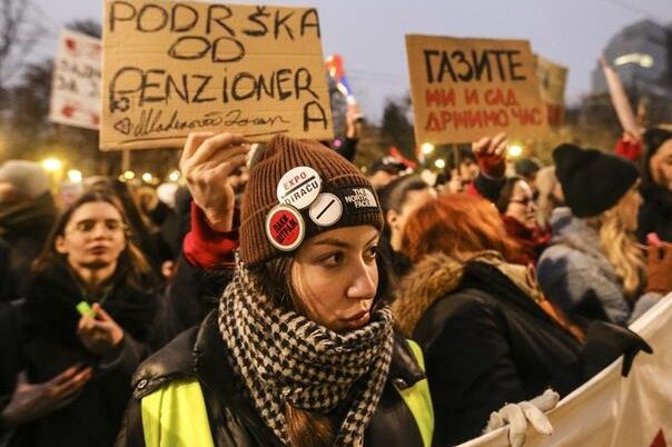 Srbija sutra ide u opći štrajk, Vučić ih nazvao 'luđacima'