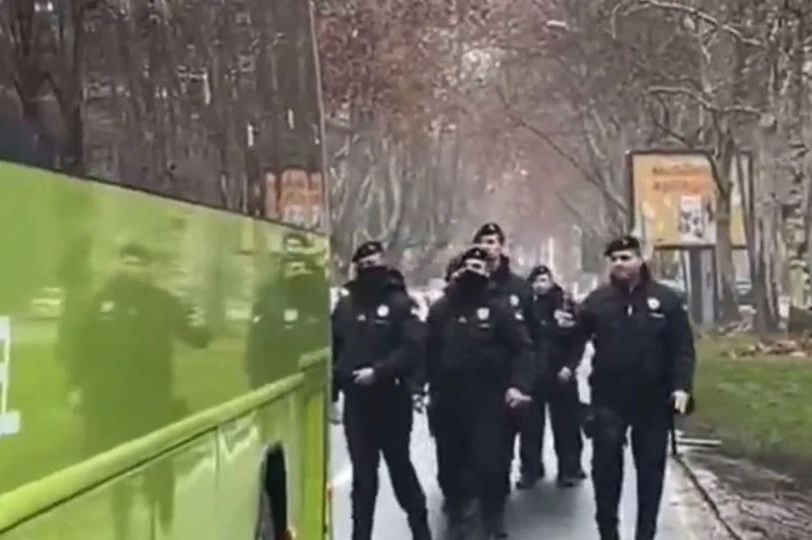 Evo kako je policija otjerala studente da autobus može stići na Vučićev skup