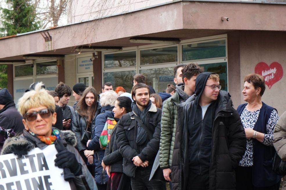 STUDENTI SE BUDE I U SARAJEVU: Šta će policajci na protestima da nadziru studente, i rektor se pita