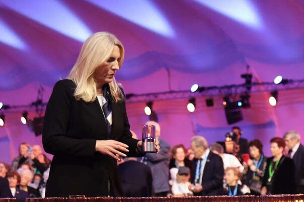 Cvijanović položila svijeću: Pamtimo žrtve iz Auschwitza