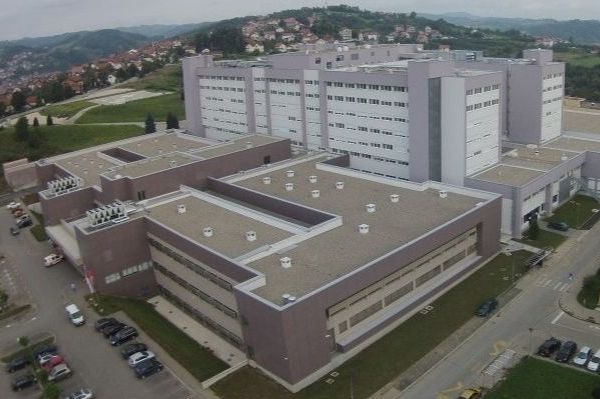 UŽAS U UKC RS: Majka pokušala zgušiti bebu jastukom