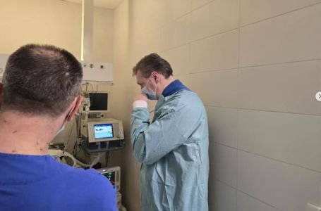 Vučić posjetio mladića povrijeđenog prilikom pada nadstrešnice