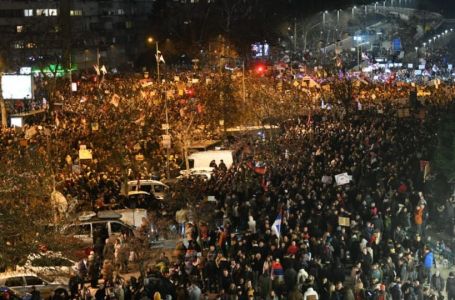 Nevjerovatni prizori iz Novog Sada: Evo šta je večeras snimljeno