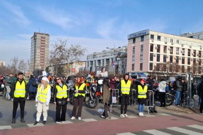 Niske temperature nisu slomile duh studenata u Novom Sadu, u povratku će im pomoći taksisti iz...