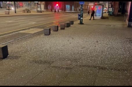 Pukao stakleni reklamni panel na SCC-u, po cesti rasuto staklo