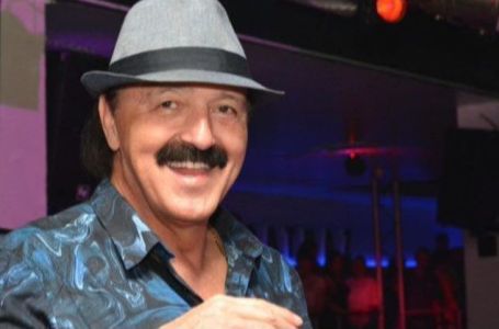 Haris Džinović "uhvaćen" u eminentnom lokalu u Sarajevu: Misteriozna dama mu pravila društvo