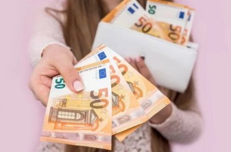 Privucite bogatstvo i sreću na 8. februar! Stavite u novčanik list koji domaćice koriste kao začin