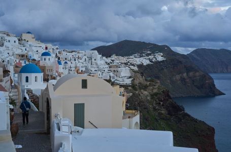 Još dva jača zemljotresa “zatresla” grčki Santorini