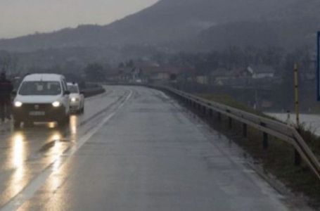 Poledica na kolovozu pravi probleme vozačima ovog jutra