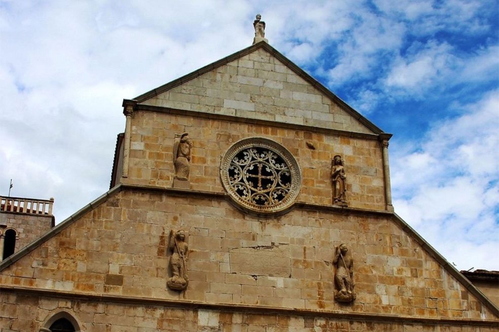 Potres pomjerio historijski zvonik na Pagu: Objavljene fotografije