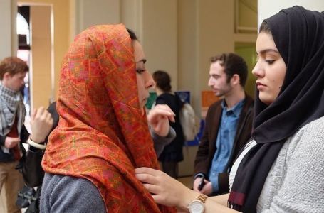 Desničarske stranke Austrije žele zabraniti nošenje marame djevojčicama u školama