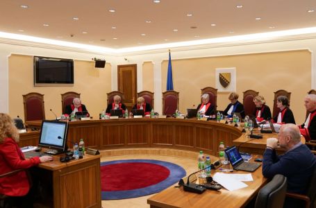 Ustavni sud donio privremenu mjeru: Zabranjeno da se na institucijama RS mogu stavljati zastave...