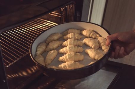 Ovo je recept za domaće kiflice koji će vas oduvati: Tijesto meko kao oblak, a ukus neprevaziđen