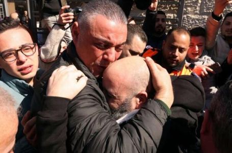 Grupa oslobođenih palestinskih zatvorenika stigla u Ramallah