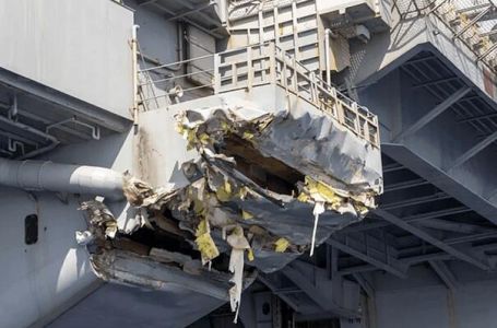 Američka mornarica objavila fotografije oštećenja na nosaču aviona