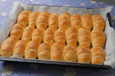 Svi ih mijesite pogrešno: Samo 1 trik kod premazivanja čini da kupus kifle budu vazdušaste i sutra