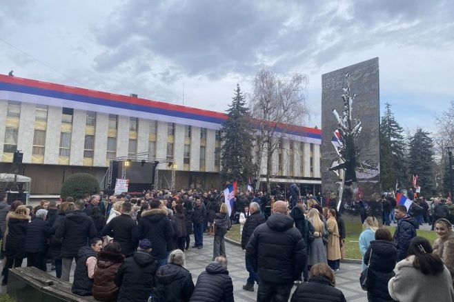Dodik izašao na binu, a onda se obratio i Višković: Ima poruku za Senu Uzunović
