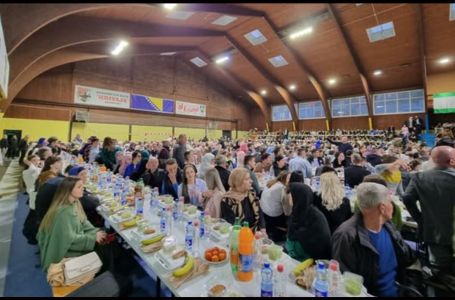 SDA organizovao iftar u Zavidovićima: Prisustvovali Bakir i Sebija Izetbegović