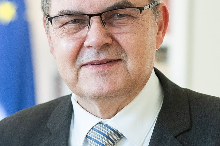 Schmidt o napadu na učenike iz Novog Sada: “Brutalan čin, odgovorni moraju biti kažnjeni!”