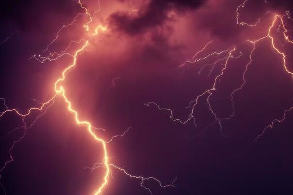 Najmanje 58 poginulih u nevremenu u Indiji, 23 od udara groma