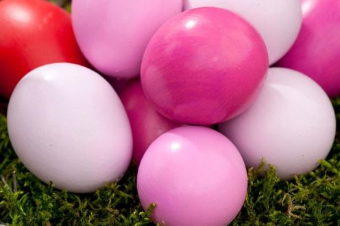 EVO KAKO DA DOBIJETE RUŽIČASTA JAJA POTPUNO PRIRODNO: Treba vam samo 1 namirnica
