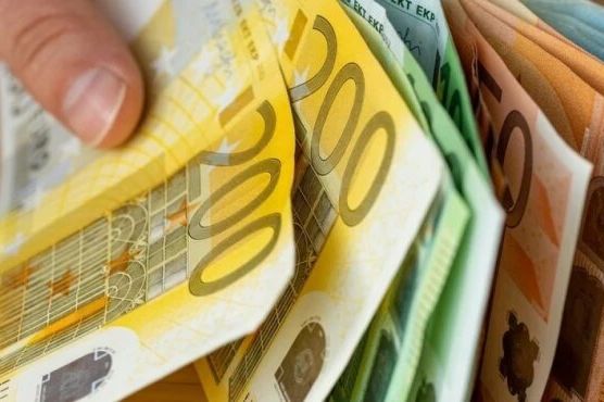 Novčani horoskop za april: Vodolije napreduju u karijeri, a evo kome stižu pare sredinom mjeseca