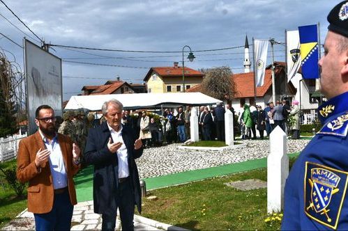 Lendo na Kovačima položio cvijeće i odao počast svim šehidima i poginulim borcima Armije RBiH