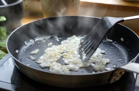 Ovo je najopasnije posuđe u kuhinji: Kobno je za zdravlje, bolje da ga ne koristite