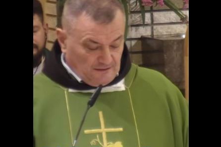 HIT NA DRUŠTVENIM MREŽAMA: Župnik iz Mostara objasnio ženama koje muškarce treba izbjegavati