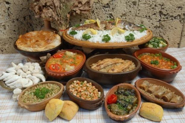 Sveštenici ovo najčešće savjetuju: Evo šta na Veliki petak ne bi trebalo biti na trpezi