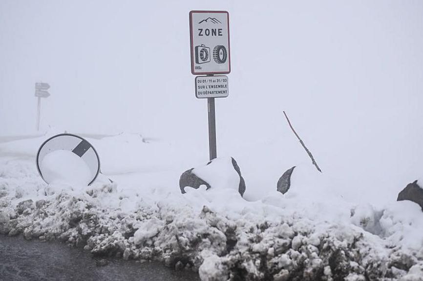 Snijeg paralizirao evropsku zemlju: Odsječeno skijalište, prijete lavine