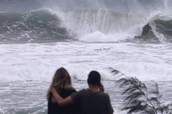 Ogromni valovi u Australiji, utopilo se petero ljudi, dvoje nestalo