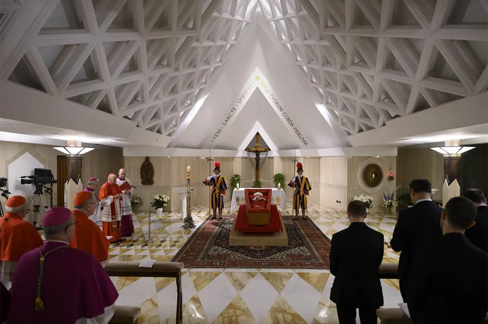 U domu svete Marte izloženo tijelo pape Franje