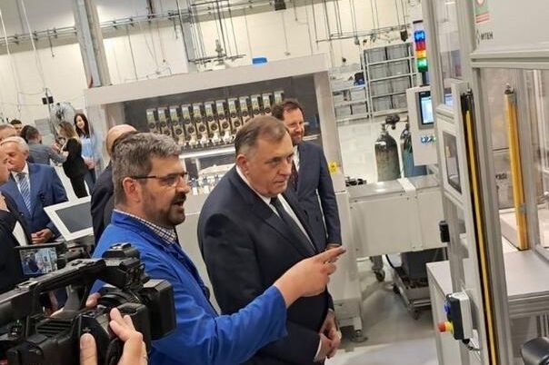 Bjegunac Dodik slobodno obilazi fabrike po BiH