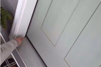 Sredstvom iz kupatila namazala pragove i zauvijek se riješila mrava: Više ne prilaze njenoj kući