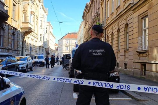"Porodična drama kod Zagreba: Pijani muškarac napao ženu i pao s balkona"