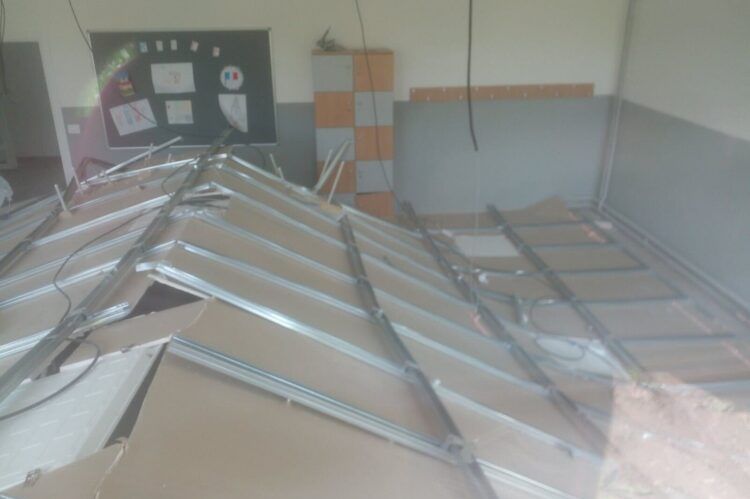 U osnovnoj školi u Srbiji pao strop od 900 kila: Rekonstrukcija bila prošle godine